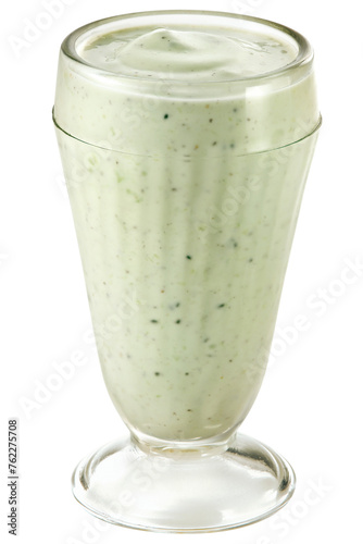 copo com milk shake de abacaxi com hortelã isolado em fundo transparente