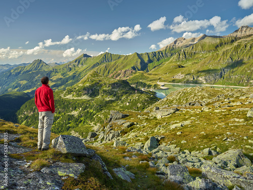 Wanderer, Blick vom Sprengkogel, Kitzsteinhorn, Glockner Gruppe, Hohe Tauern Nationalpark, Salzburg, Österreich