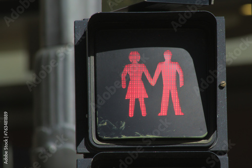 Semáforo Rojo: pareja heterosexual inclusivo