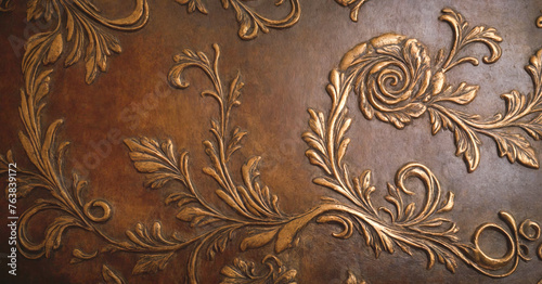 The vintage style antique bronze texture, embossed with western flowers, evokes a luxurious feel.