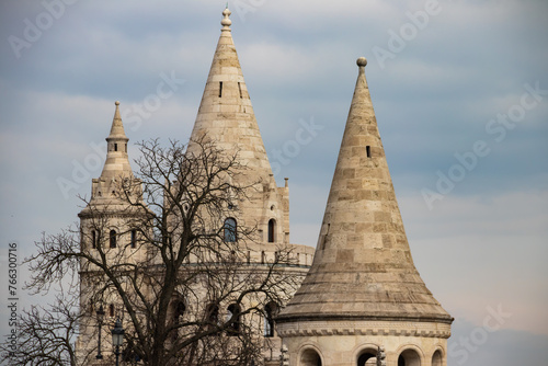 Fisherman's Bastion in Budapest (hungarian: Halszbstya), structure with seven towers representing the Magyar tribes, a Neo-Romanesque gem, offers panoramic views of the Danube and Budapest city
