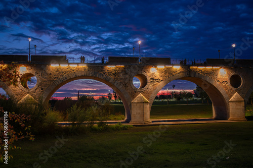 Hora dorada en Badajoz: El icónico Puente de Palmas al atardecer