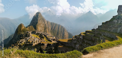 Foto del Santuario Histórico de Machu Picchu en las montañas 