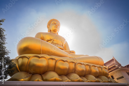 Big buddha d'or de Bangkok au sein du temple.