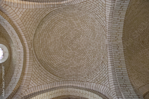 Voûte ogivale à l'intérieur de l'abbaye royale de Fontevraud - Maine-et-Loire - France