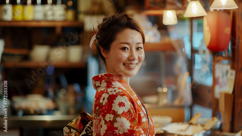 料理屋の若い和服女性店員。女将、日本
