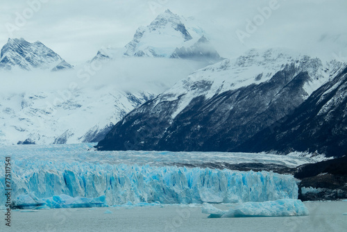Cumbre de Serenidad: El Glaciar Perito Moreno en El Calafate, Argentina
