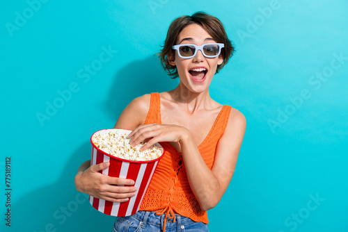 Photo of overjoyed woman dressed knitwear singlet in 3d glasses eat popcorn watch excited movie isolated on turquoise color background