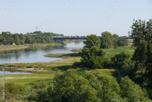 Elbe am Wasserstraßenkreuz Magdeburg