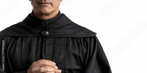 Katholischer Pfarrer in Schwarz, auf weißem Hintergrund