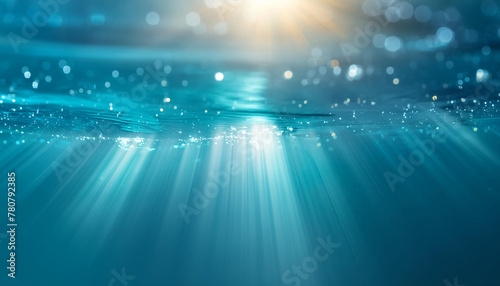水中から見た光が射す海面