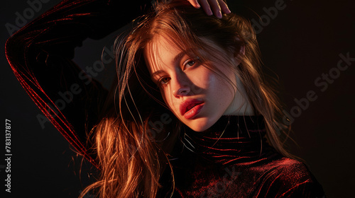 portrait studio d'un modèle femme éclairée sous lumière rouge intense