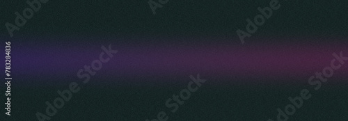 Fundo verde escuro com textura. Formato banner, retangular. Desfoque horizontal tons violeta e roxo desfocados. Banner, site, website, apresentação, fundo de tela, proteção de tela, papel de parede.