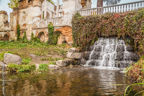 UKRAINE, BELAYA TSERKOV : Waterfall "Ruins" in the Park of Alexandria