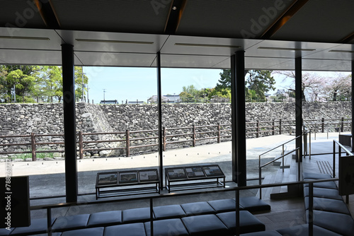 日本の歴史博物館から見える石垣の風景