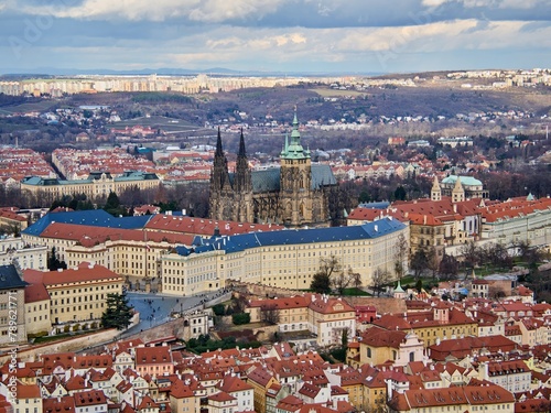 Panorama Pragi. Katedra św. Wita - Katedrála Sv. Víta; Zamek na Hradczanach - Pražský hrad; Praga, Czechy