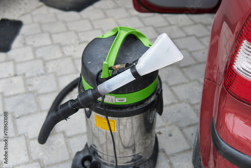 Professional extraction vacuum cleaner