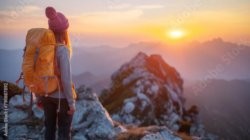 Happy tourist with backpack standing in the background of forest and mountains The concept of healthy outdoor activities