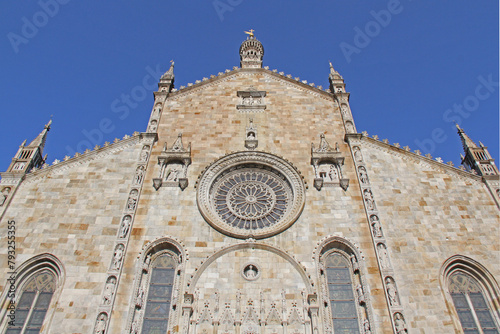 sommità della facciata del Duomo di Como