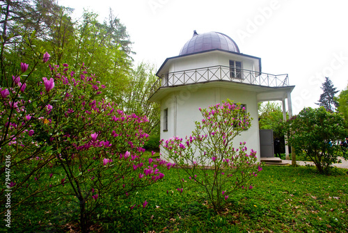 Przepiękne ogrody z obserwatorium, Piwnice koło Torunia, Polska