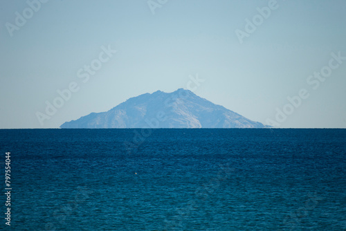 Italia, Toscana, Livorno, Isola d'Elba. Veduta dell'isola di Montecristo.