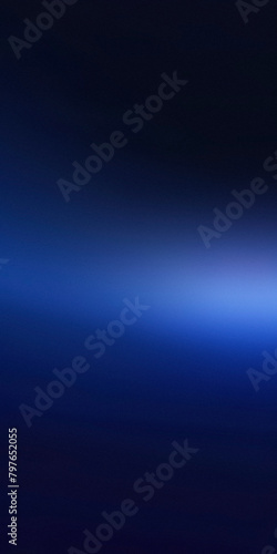 Fondo azul degradado con textura y rayo de luz blanca.