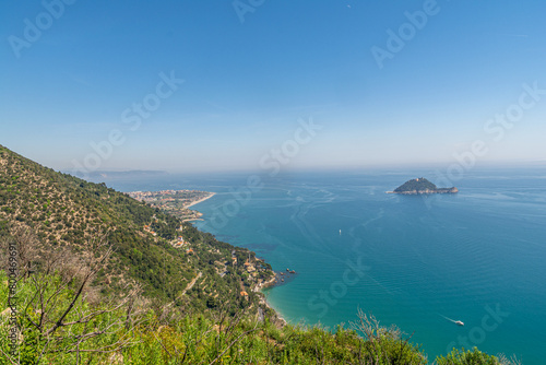 La Gallinara, una splendida isola nel Mar Ligure, tra Alassio ed Albenga