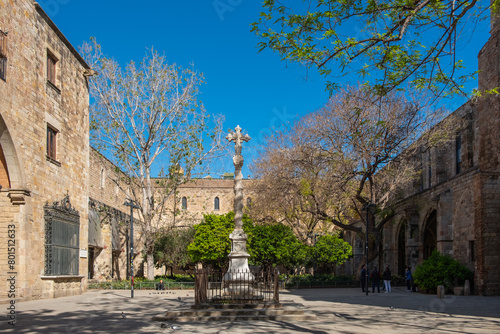 Innenhof des Hospital de la Santa Creu mit den Jardins de Rubió i Lluch i El Raval, Barcelona, Spanien