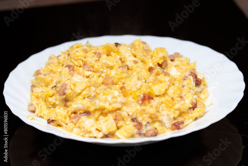 jajecznica z boczkiem, Scrambled eggs with bacon