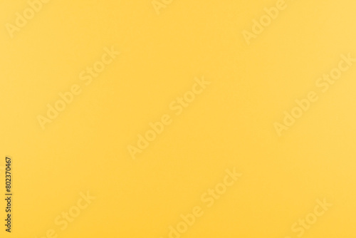 Fond uni pour création d'arrière plan de couleur jaune soleil.