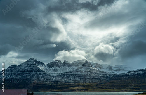 Fjord Islandais après tempête de neige