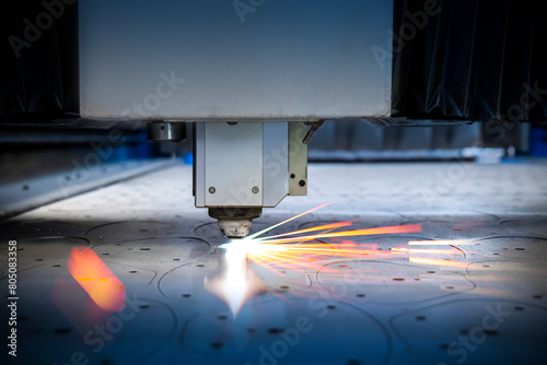macchina taglio laser metalli