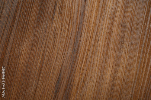 Drewno okleina ciemny orzechowy brąz w zbliżeniu makro, kadr wypełniony 