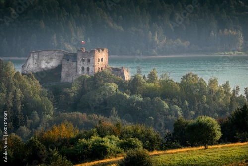 zamek w Czorsztynie nad jeziorem Czorsztyńskim