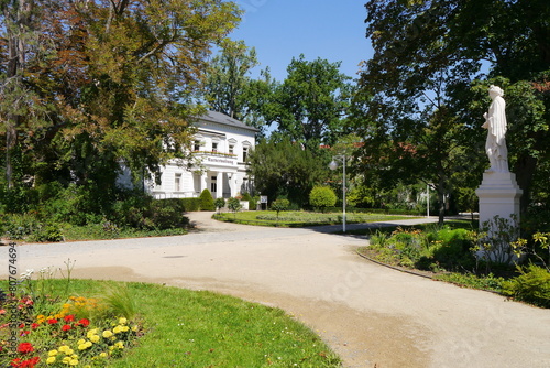 Kurpark im Kurort und Heilbad Bad Salzelmen in Schönebeck Elbe in Sachsen-Anhalt