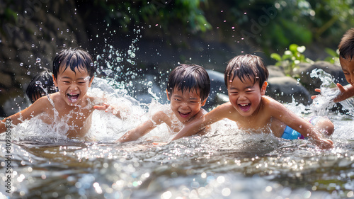 水遊びをする日本の子ども