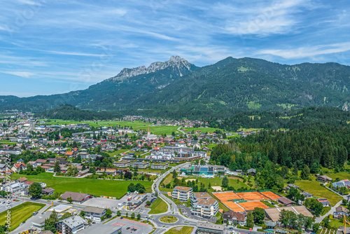 Ausblick auf die Naturparkregion Reutte im Tiroler Lechtal im Sommer
