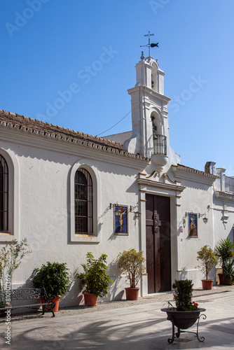 Kleine Kirche in der Altstadt von Chipiona, Andalusien, Spanien