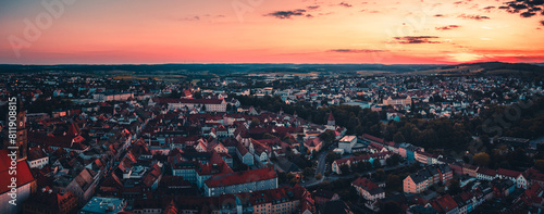Amberg Sonnenuntergang Panorama über den Dächern der Altstadt in der Oberpfalz, Mariahilfberg und Altstadt bei atemberaubender Stimmung, 2024