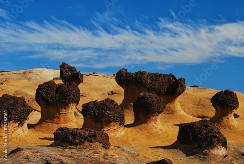 青空に映える野柳地質公園の奇岩