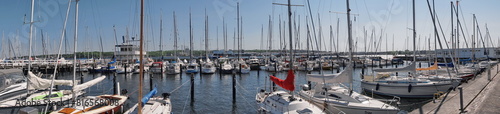 Segelschiffe im Kieler Hafen im Sommer - Panorama