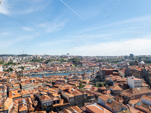 Ciudad a vista de pájaro, tejados naranjas de Porto, Portugal