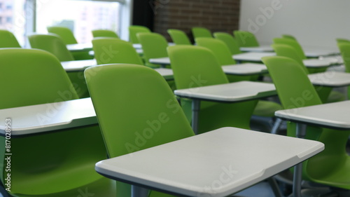 salón de clases vacío, aula sin estudiantes