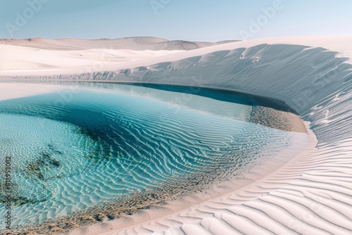 Orilla de una laguna en el desierto, desierto inundado después de fuertes lluvias, paisaje increíble en el desierto, paisaje minimalista aguas turquesas