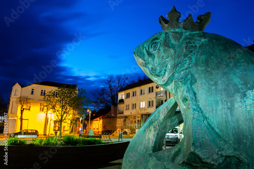 2023-04-27; King Sielaw Fountain, Old Town Square in Mikolajki, poland