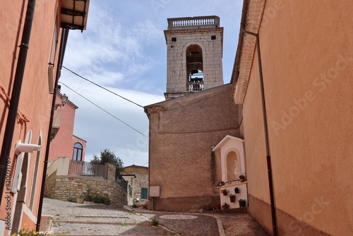 Macchiagodena - Scorcio del campanile della Chiesa di San Nicola di Bari da Via XI Febbraio