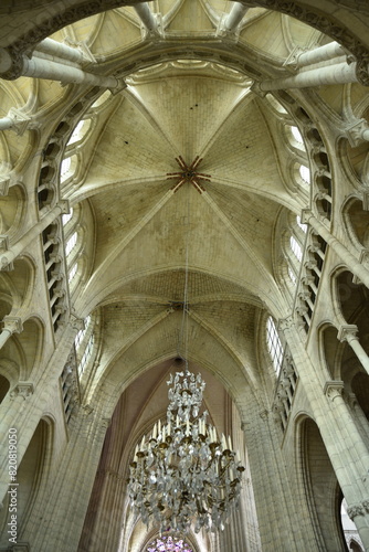 Voûtes gothiques de la cathédrale de Soissons. France