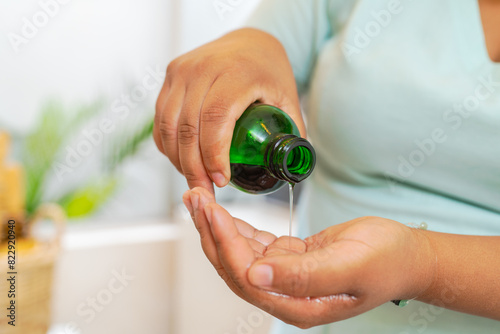 Masseur spreading essential oils on her hands