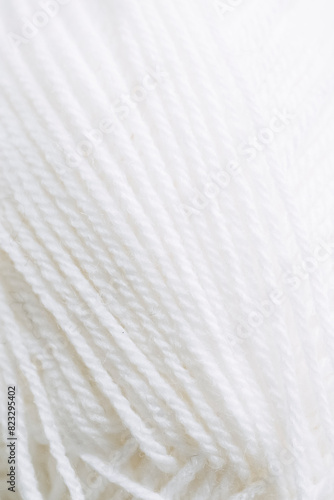 Close-up sur une pelote de laine blanche