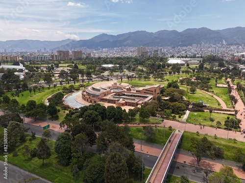 Biblioteca Virgilio Barco en Bogotá, Colombia toma aérea